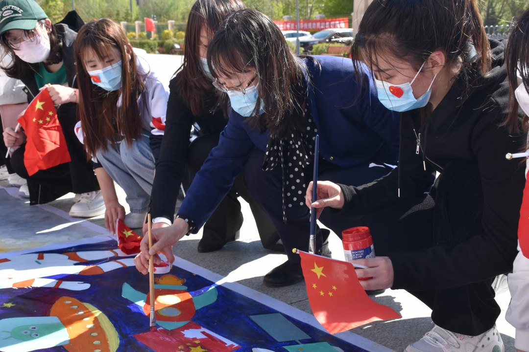 助残日，绥化学院师生共绘航天梦