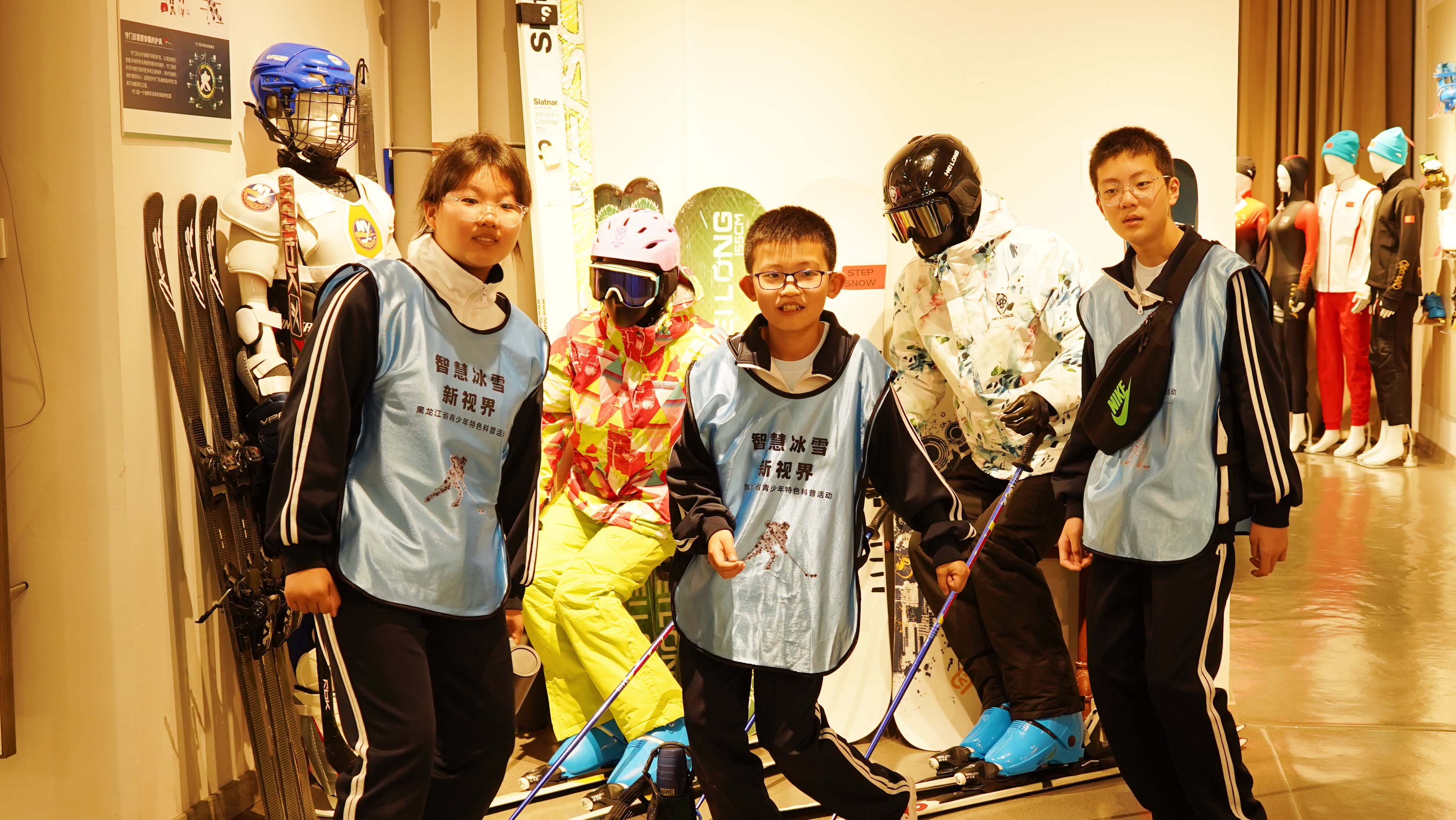 参观体育展 (2).jpg