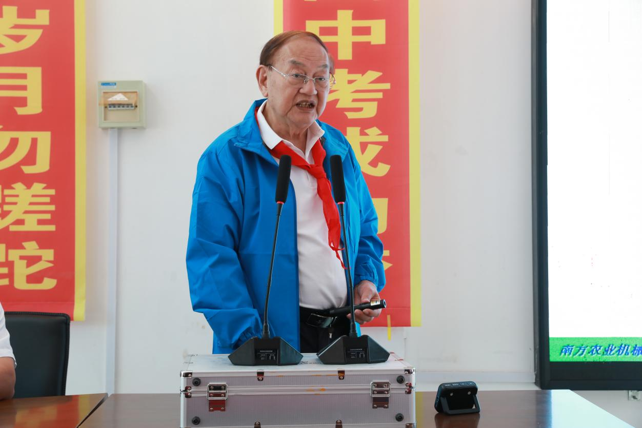 罗锡文院士在黑龙江佳木斯农高区作专题报告和科普讲座